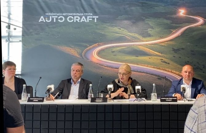 Фото до матеріалу: У Черкасах відкрили оновлений дилерський центр Renault та презентували новий Master