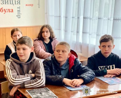 Фото до матеріалу: Кібербулінг – це не дрібниця: на Первомайщині поліцейська розповіла підліткам про правові наслідки онлайн-знущань