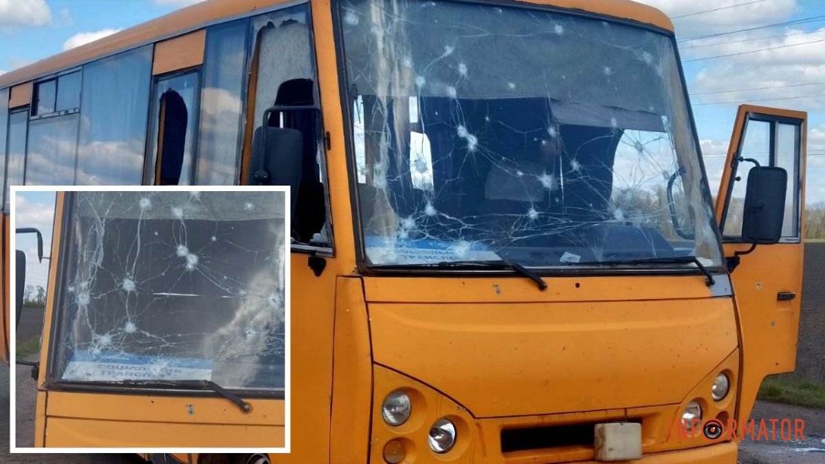 Фото до матеріалу: Російські дрони знищили соціальний автобус у Нікопольському районі: водій врятував пасажирів