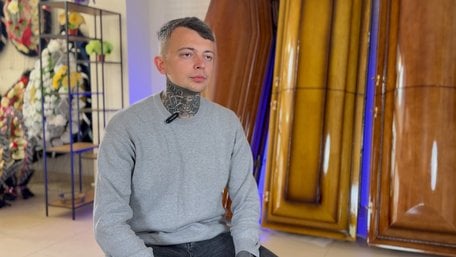 Фото до матеріалу: Львівський центр: розбирають незаконні майданчики ресторанів «Язиката теща» та «Галерея лицарів"