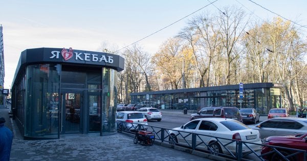 Фото до матеріалу: Суд не заборонив самовільні кіоски на місці підземних переходів у Львові
