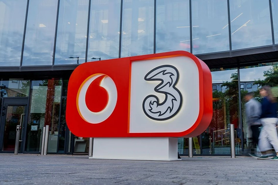 Фото до матеріалу: Vodafone за £4,3 млрд викуповує частку у британському операторі VodafoneThree