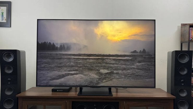Фото до матеріалу: Найкращий бюджетний телевізор 2026: експерт обрав Hisense U75Q