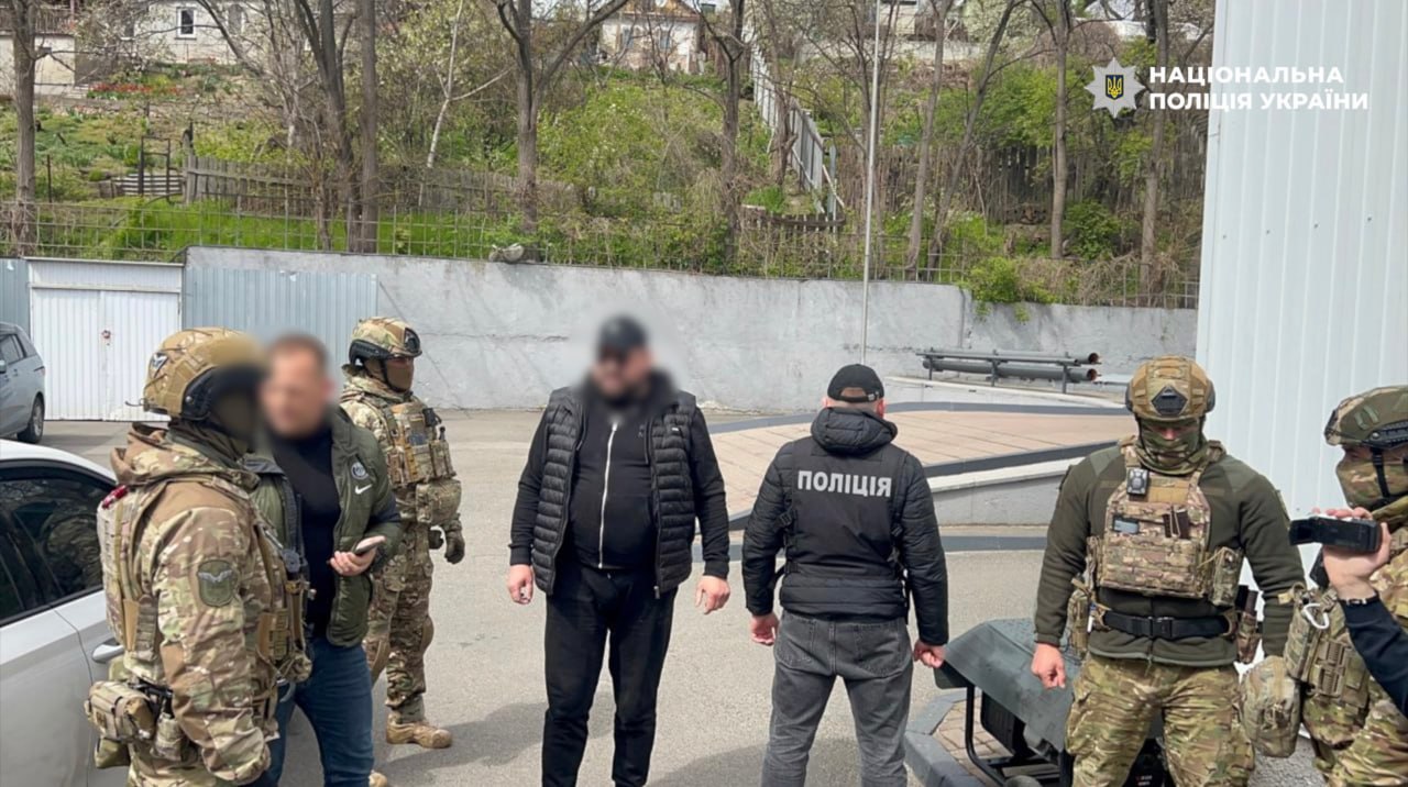 Фото до матеріалу: Схема на $23 000: у Києві затримали організатора незаконного виїзду до Молдови