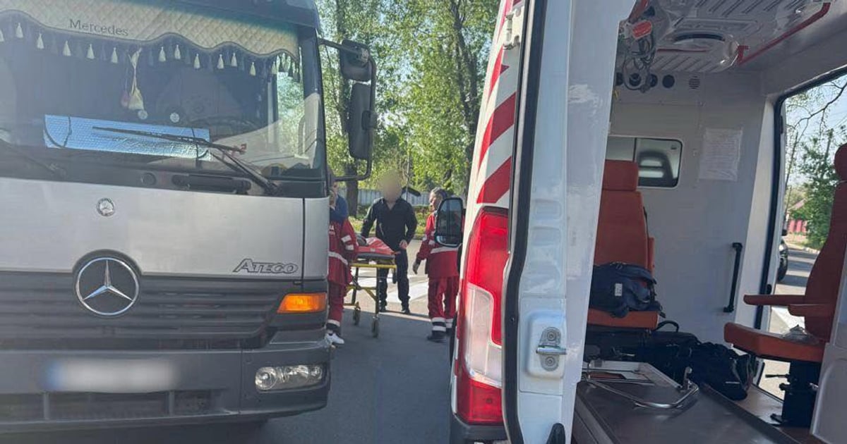 Фото до матеріалу: 8-річна дівчинка, яку вранці збила вантажівка в Ірпені, померла в лікарні