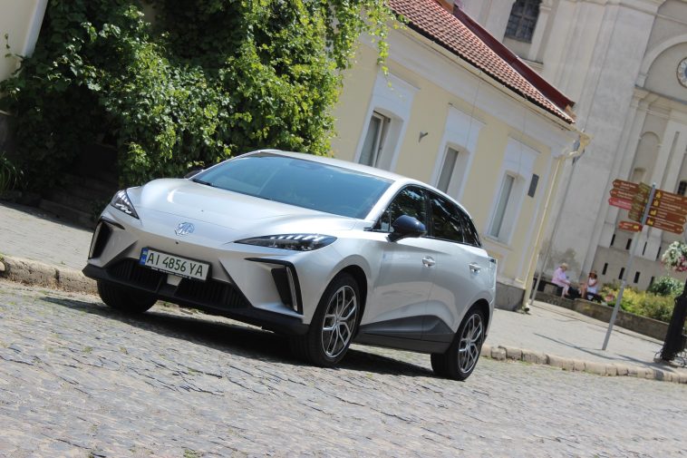 Фото до матеріалу: Українці купили 3007 електромобілів у квітні: статистика ринку