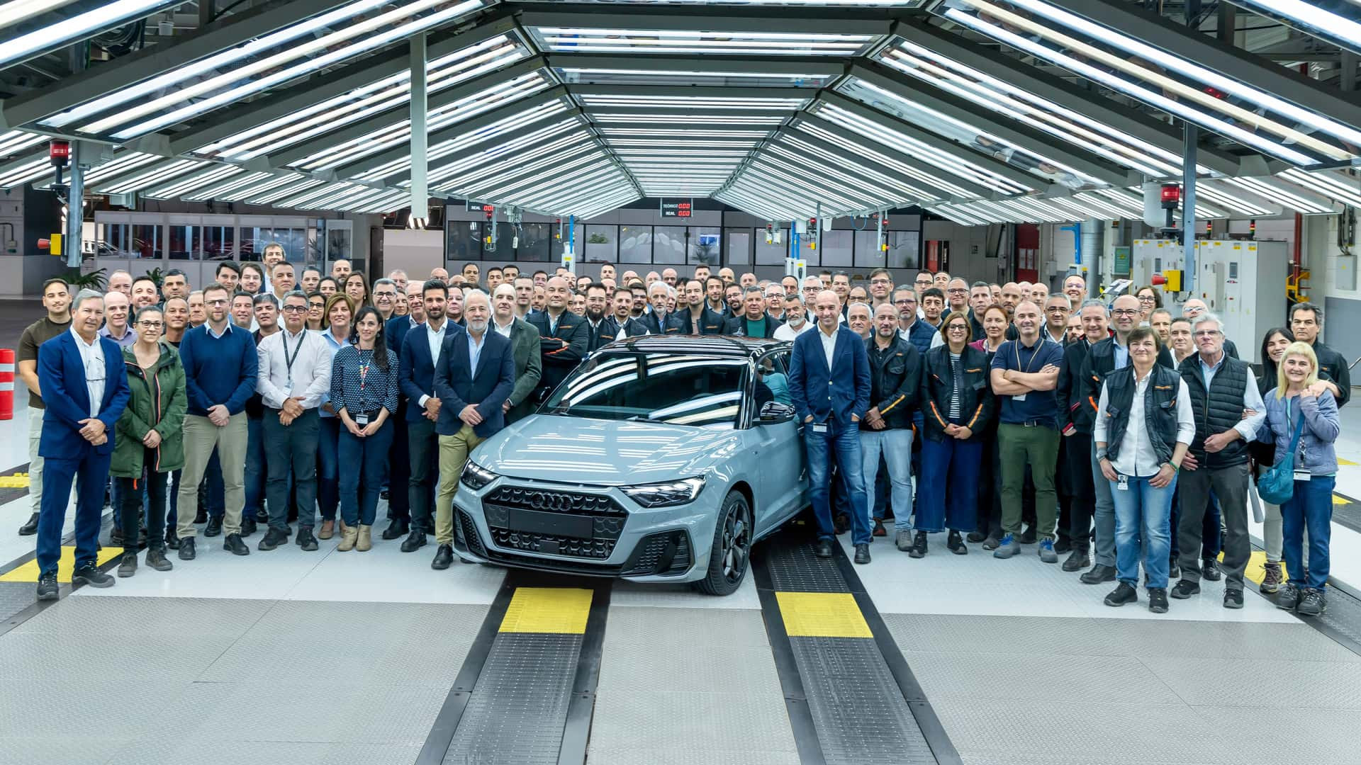 Фото до матеріалу: Audi припинила виробництво найдешевших моделей A1 та Q2