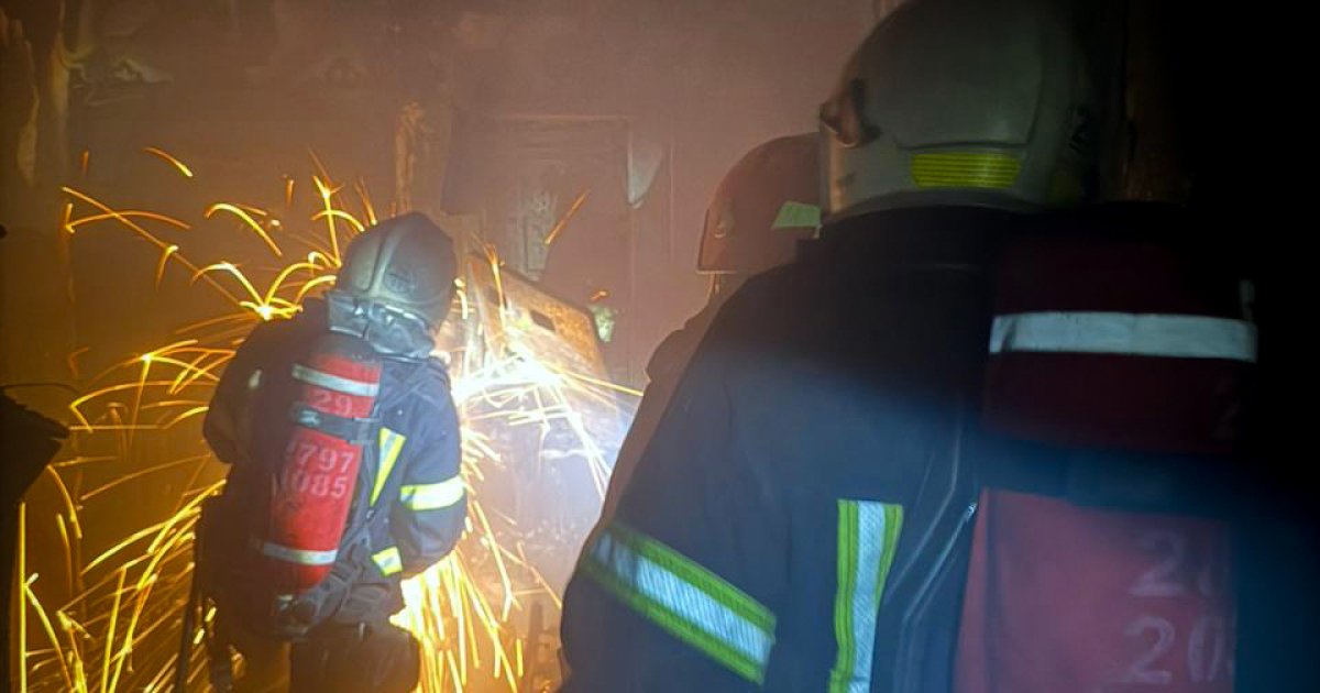 Фото до матеріалу: Евакуація на Сихові: пожежа в багатоповерхівці забрала 12 людей
