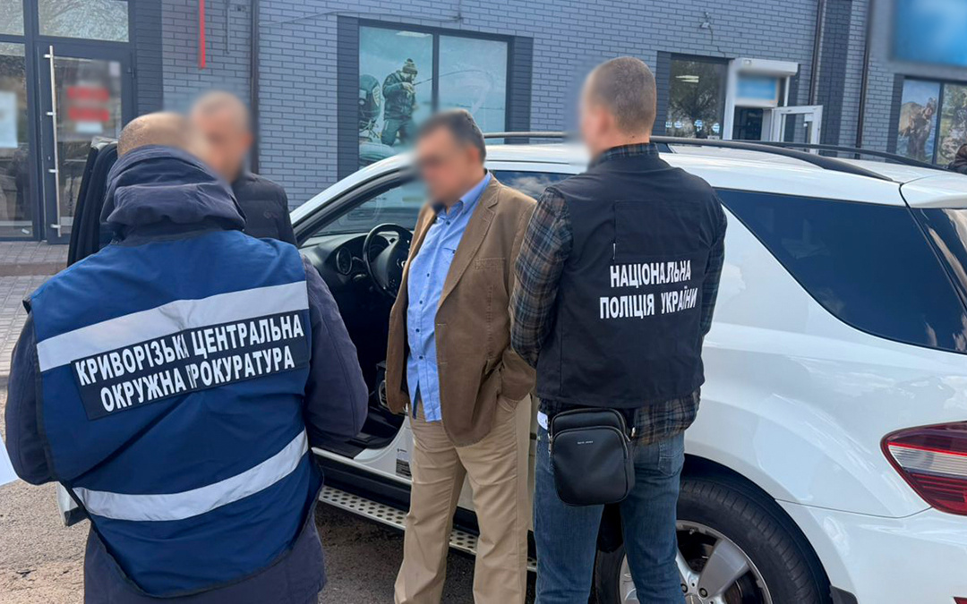 Фото до матеріалу: За 1000 доларів обіцяв вступ до коледжу: у Кривому Розі викрили шахрая