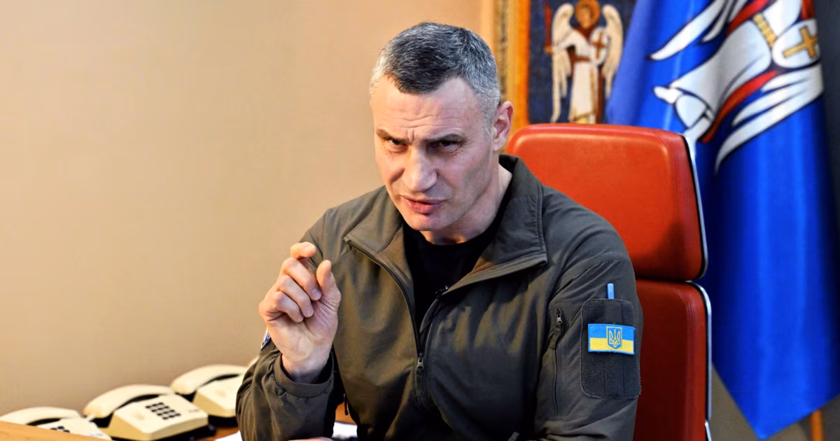Фото до матеріалу: Уламки дрона впали на цвинтар у Солом'янському районі Києва: є постраждалі