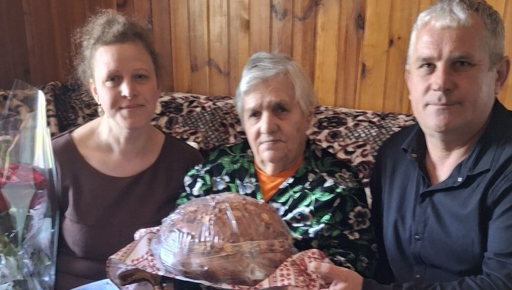 Фото до матеріалу: 90-річчя жительки села Глибочок на Тальнівщині: 39 років доярки та молитва за мир