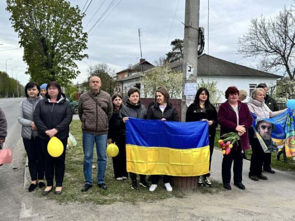Фото до матеріалу: У Вінниччині з великою радістю зустріли захисника Руслана Басовського після 4 років полону