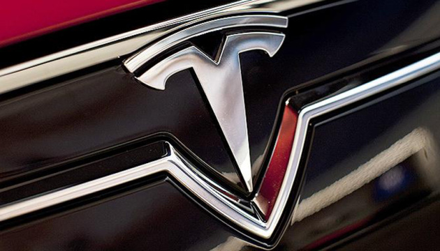 Фото до матеріалу: Tesla відкликає майже 219 тисяч автомобілів у США через затримку камер заднього виду