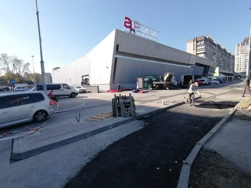 Фото до матеріалу: Арсен закриває магазини у Львові, хантавірус не є загрозою, а фронт переходить у нову фазу