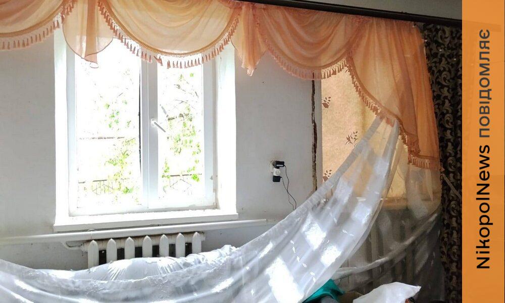 Фото до матеріалу: Пошкоджені приватний будинок та лінія електропередачі: ворог атакував Нікополь і район 10 травня