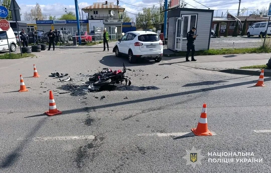 Фото до матеріалу: У Львові 16-річний мотоцикліст отримав травми після зіткнення з автомобілем