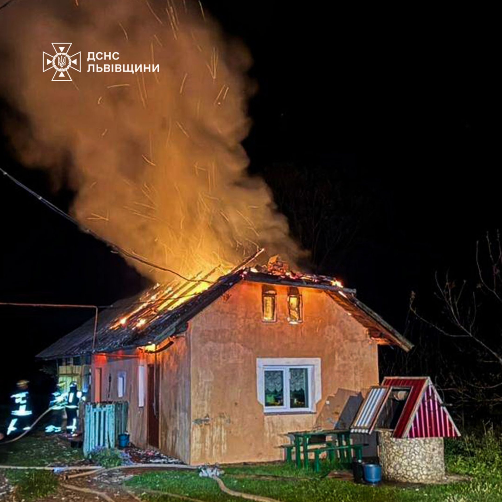 Фото до матеріалу: У селі Вербівка Самбірщини згоріла літня кухня: постраждалих немає