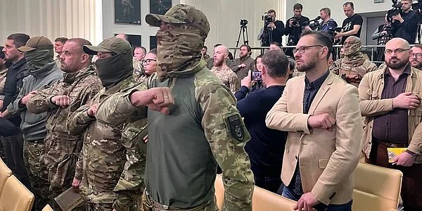 Фото до матеріалу: Кабмін спростив оформлення проживання для іноземних добровольців у ЗСУ