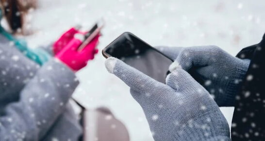 Фото до матеріалу: Чи безпечно залишати AirPods на зарядці вночі: поради експертів