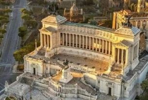 Фото до матеріалу: Коломойському інкримінують нові махінації на 100 мільйонів у «ПриватБанку»: деталі підозри