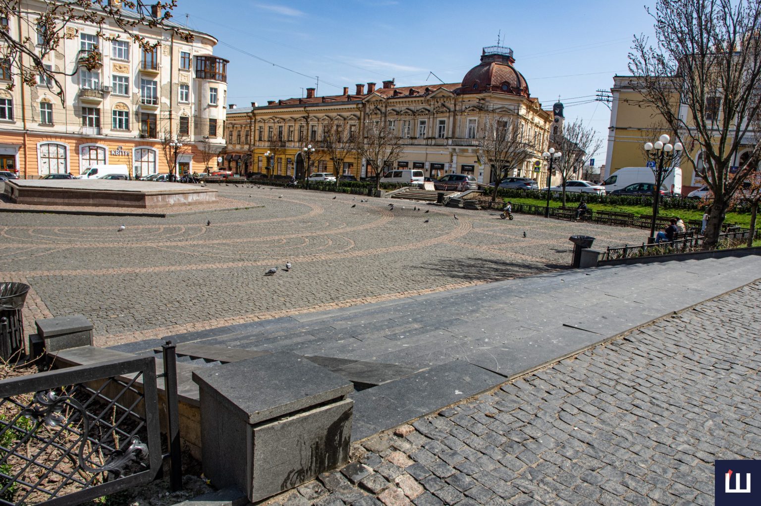 Фото до матеріалу: У Чернівцях змінюватимуться правила руху на площі Філармонії