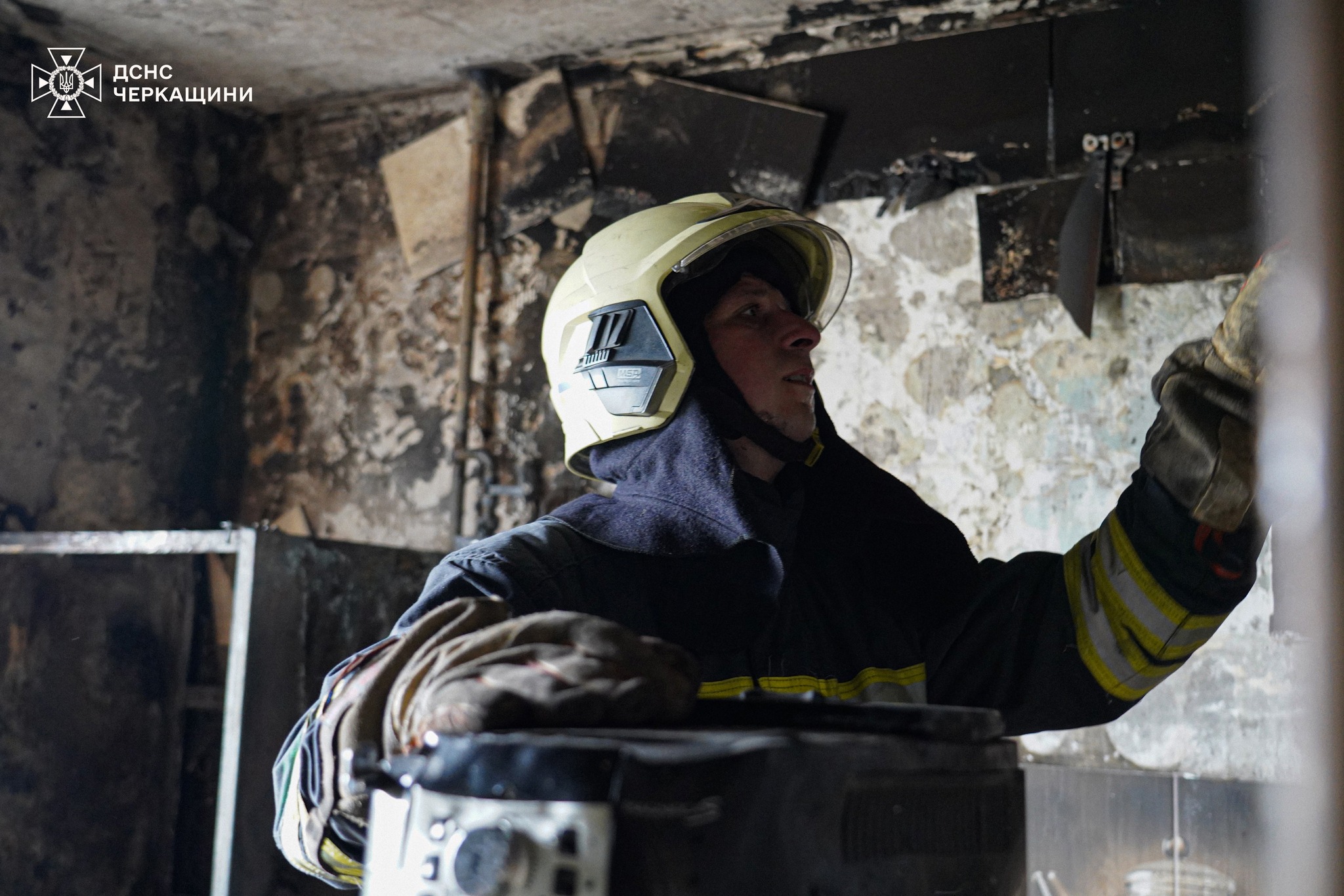 Фото до матеріалу: Черкаси: через пошкоджений холодильник у квартирі на Припортовій загрожувала пожежа