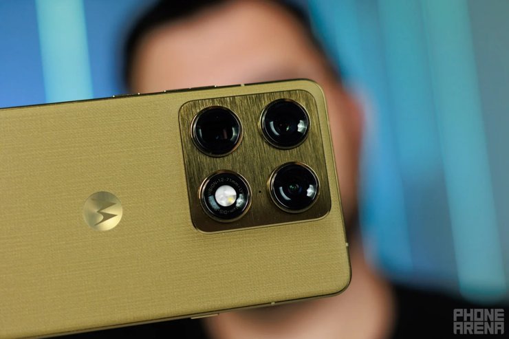 Фото до матеріалу: Чому Motorola Signature краще за Galaxy S26 Plus: результати тестів флагманів
