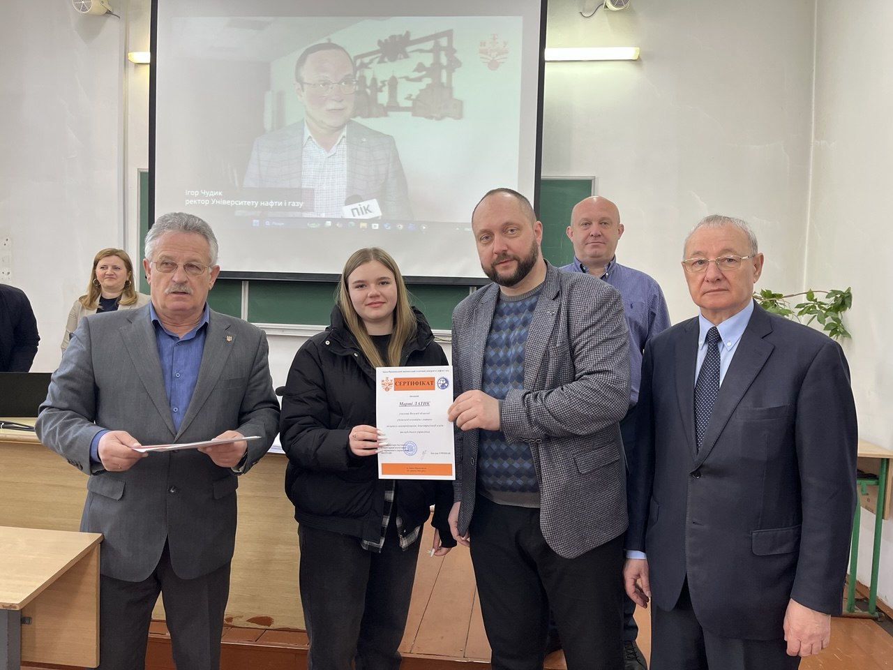 Фото до матеріалу: Учні Івано-Франківщини здобули право на безкоштовне навчання в ІФНТУНГ після олімпіади з публічного управління