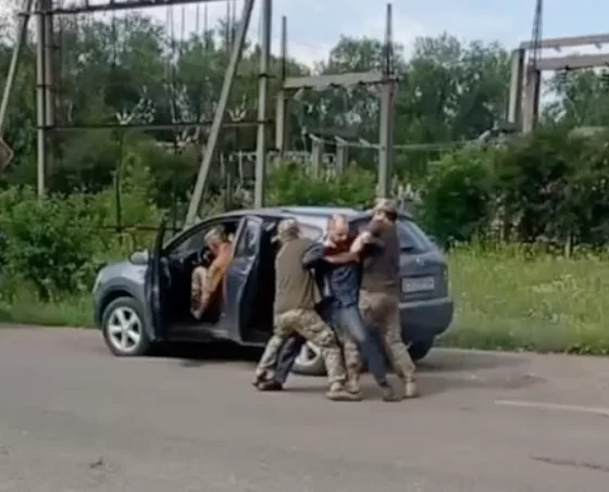 Фото до матеріалу: ТЦК і перевірки: хто може зупиняти транспорт