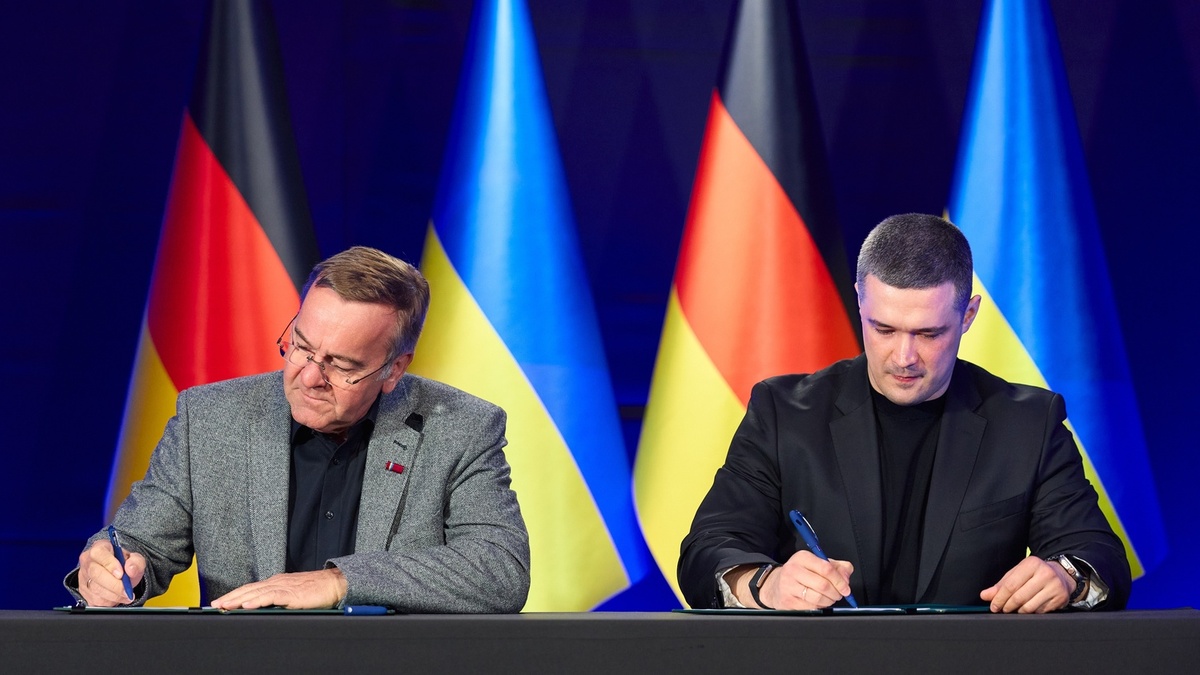 Фото до матеріалу: Федоров та Пісторіус підписали угоду про співпрацю в оборонних технологіях