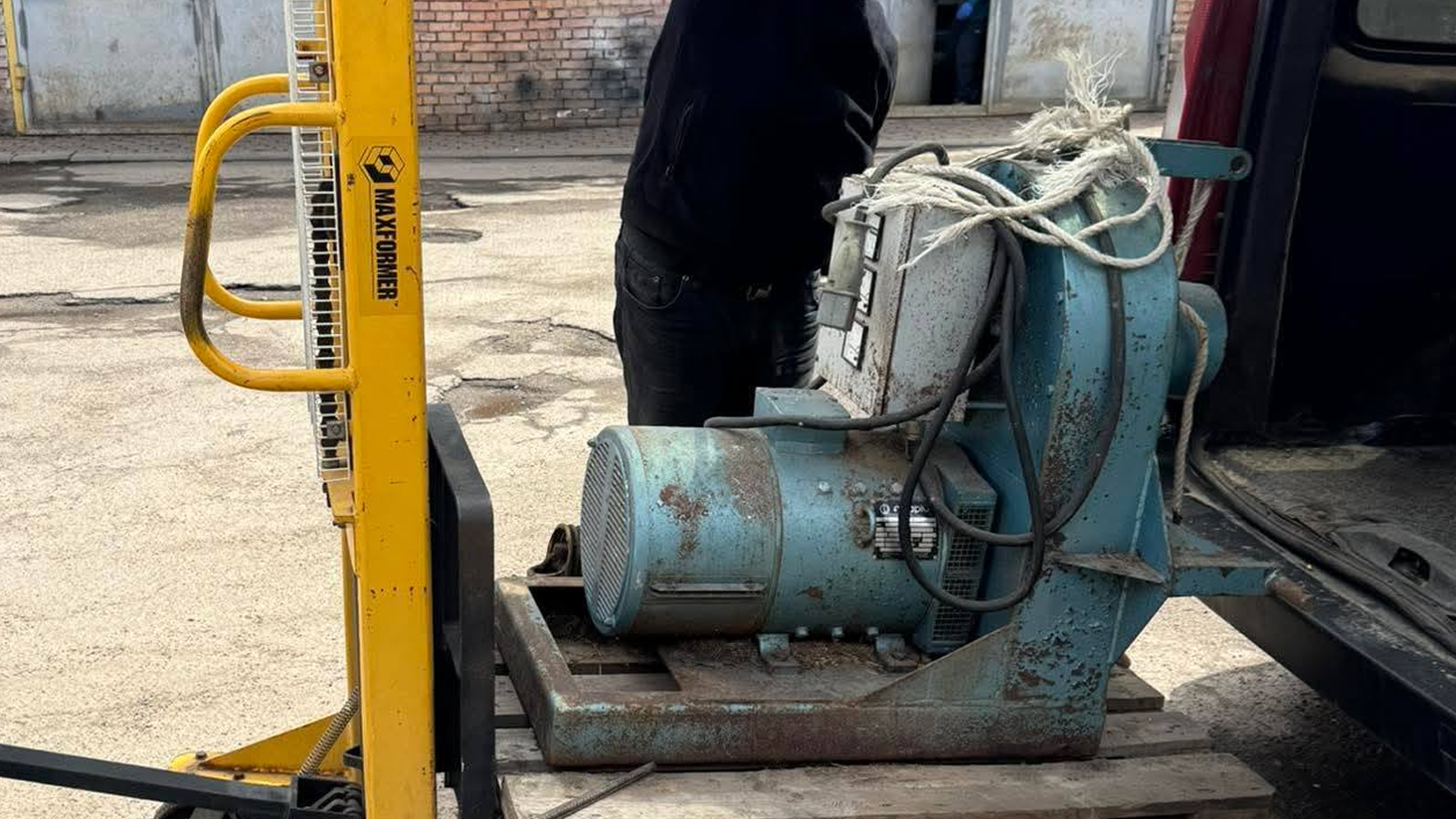 Фото до матеріалу: Городківська громада отримала генератор від Швеції для стабільної роботи комунальних служб