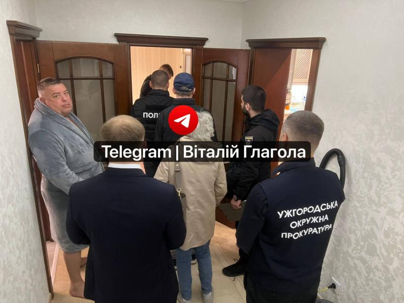 Фото до матеріалу: У ужгородці на службових посадах виникли серйозні нарікання: директора КАТП та депутата підозрюють у зловживанні владою