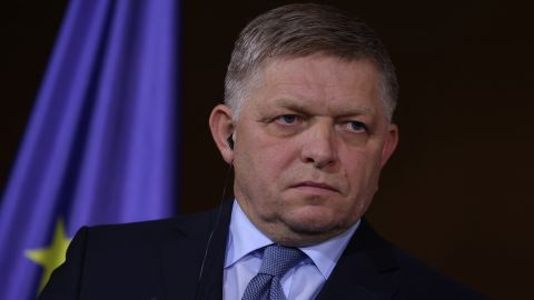 Фото до матеріалу: Фіцо розповів, як його у туалетах запитують про розмови з Путіним