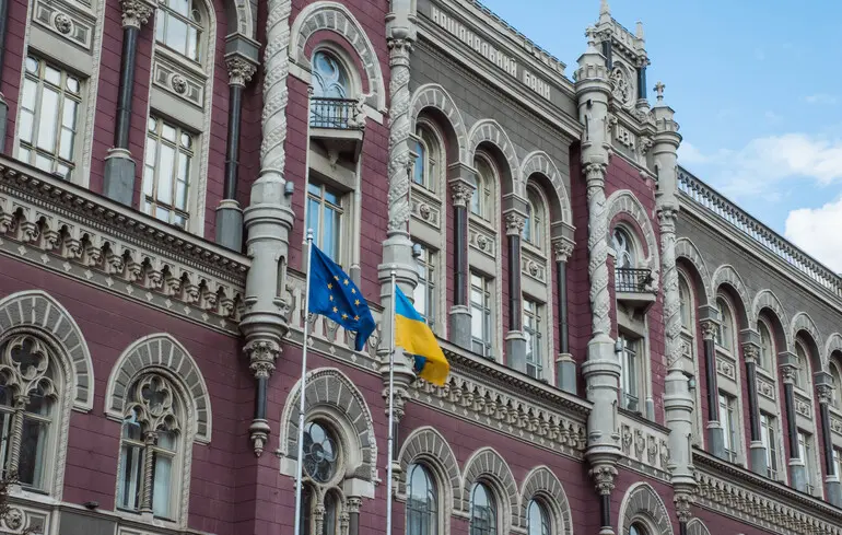 Фото до матеріалу: НБУ з 25 квітня 2026 року послаблює валютні обмеження для бізнесу та військових