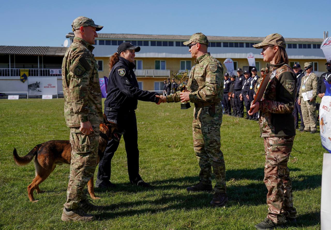 Фото до матеріалу: Кінологиня з Київщини здобула першу перемогу на змаганнях службових собак після початку війни