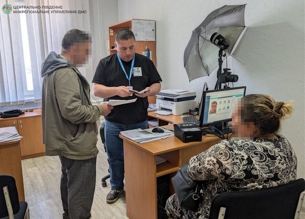 Фото до матеріалу: Молдовське подружжя отримало один день на виїзд з України