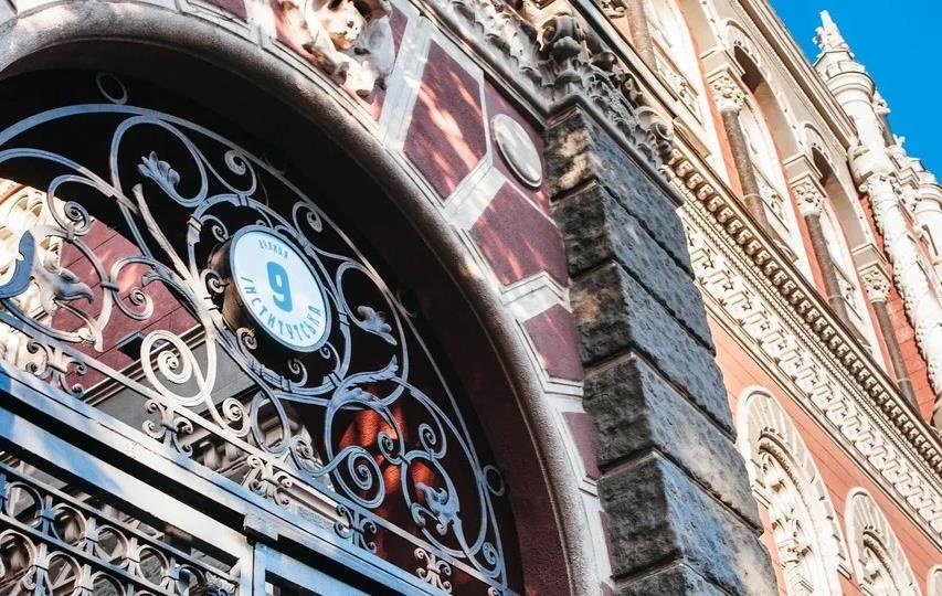 Фото до матеріалу: Нацбанк утретє поспіль зменшив продаж доларів