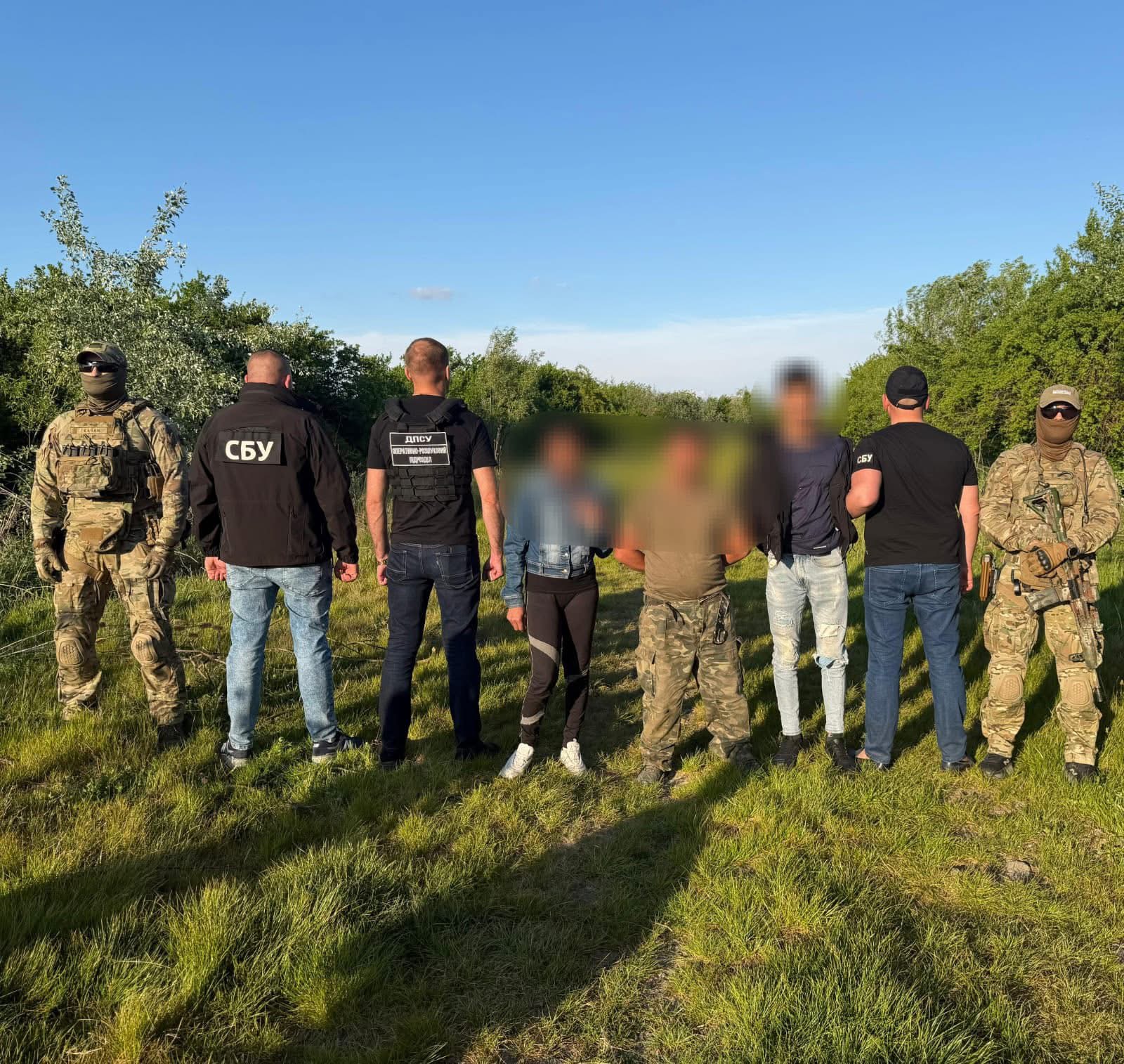 Фото до матеріалу: Біля кордону зі Словаччиною затримали трьох переправників