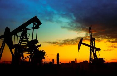 Фото до матеріалу: Ормузька протока заблокована: світові ціни на нафту зростають, але в Україні паливо дешевшає