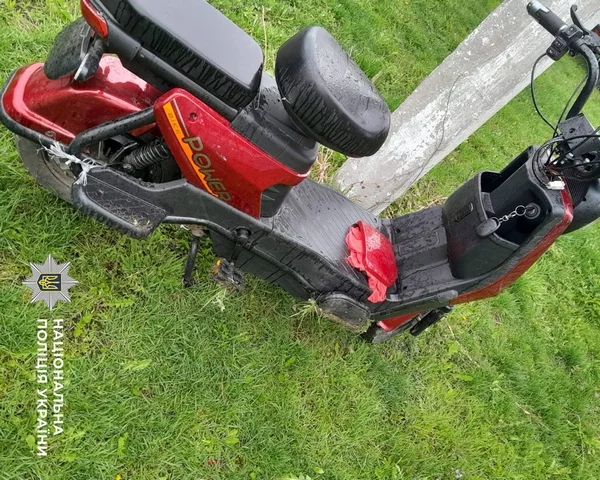 Фото до матеріалу: На Звенигородщині нетверезий водій електроскутера втратив керування і викликав ДТП