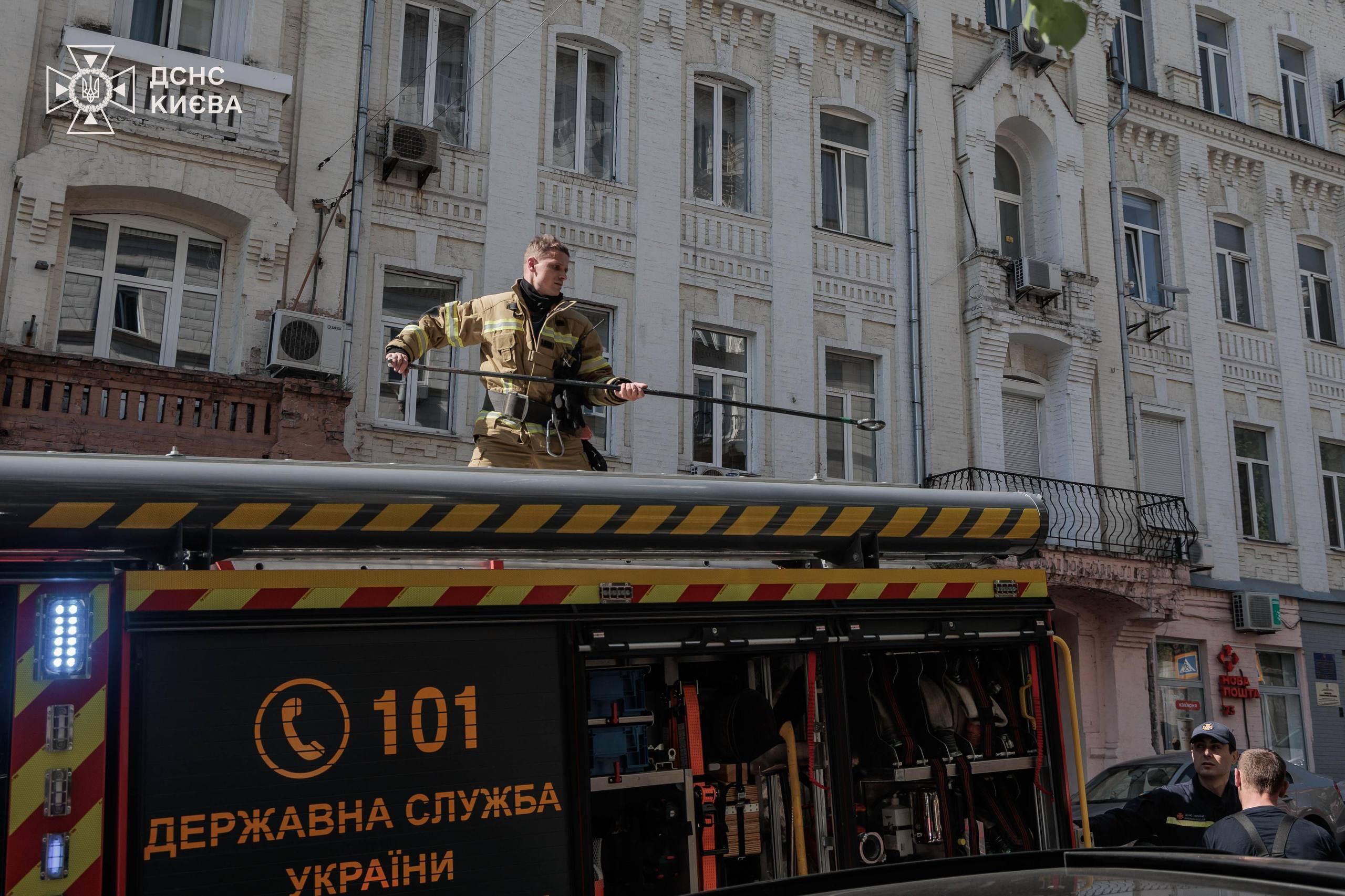 Фото до матеріалу: Пожежа у житловому будинку на Прорізній у Києві: ліквідовано без постраждалих