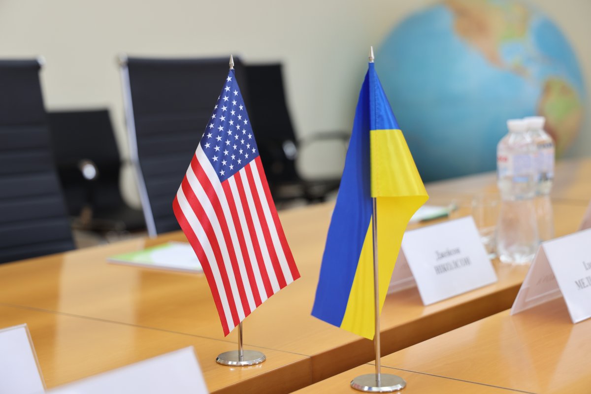 Фото до матеріалу: США зняли обмеження на імпорт української зброї: що це означає для України