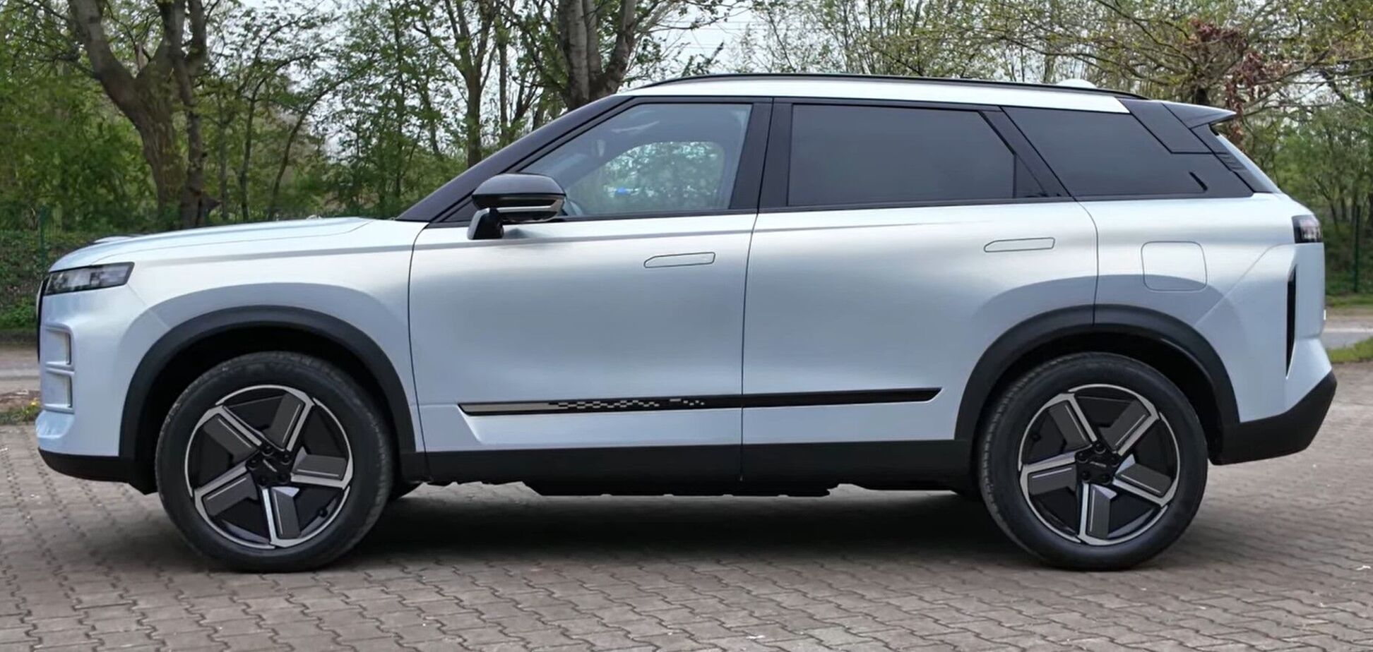Фото до матеріалу: Китайський кросовер Chery Jaecoo 7 скопіював дизайн Range Rover