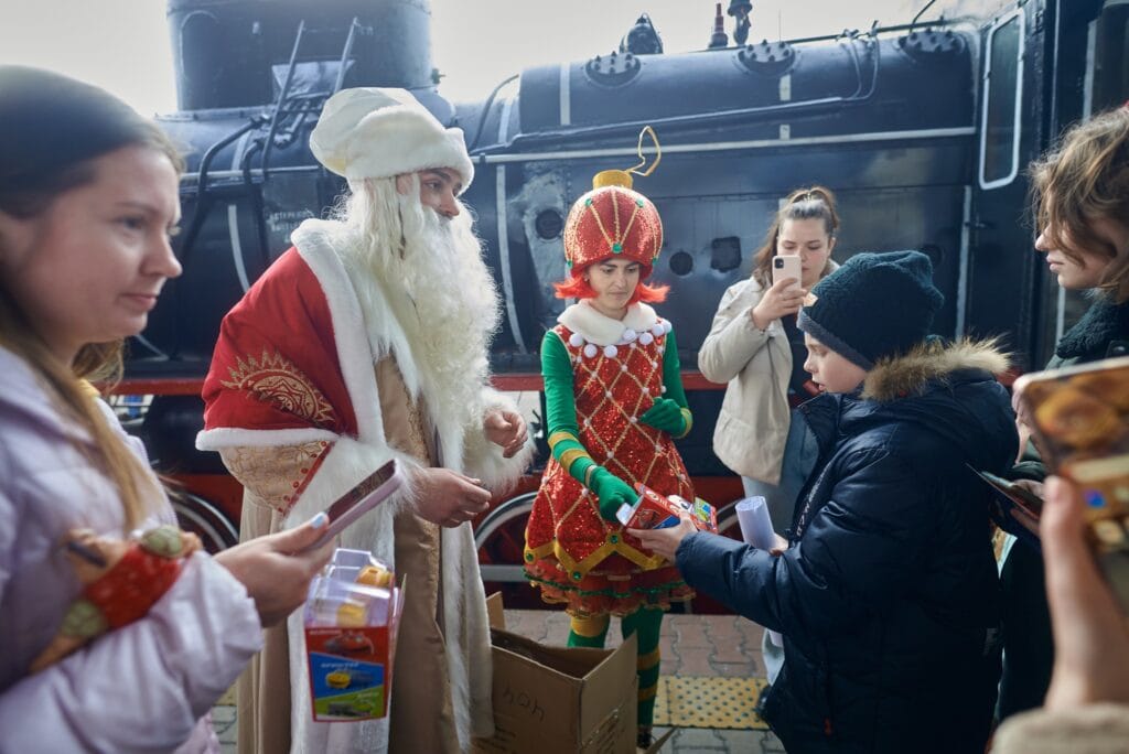 Фото до матеріалу: У Києві запустять два додаткові рейси «Різдвяного експресу»