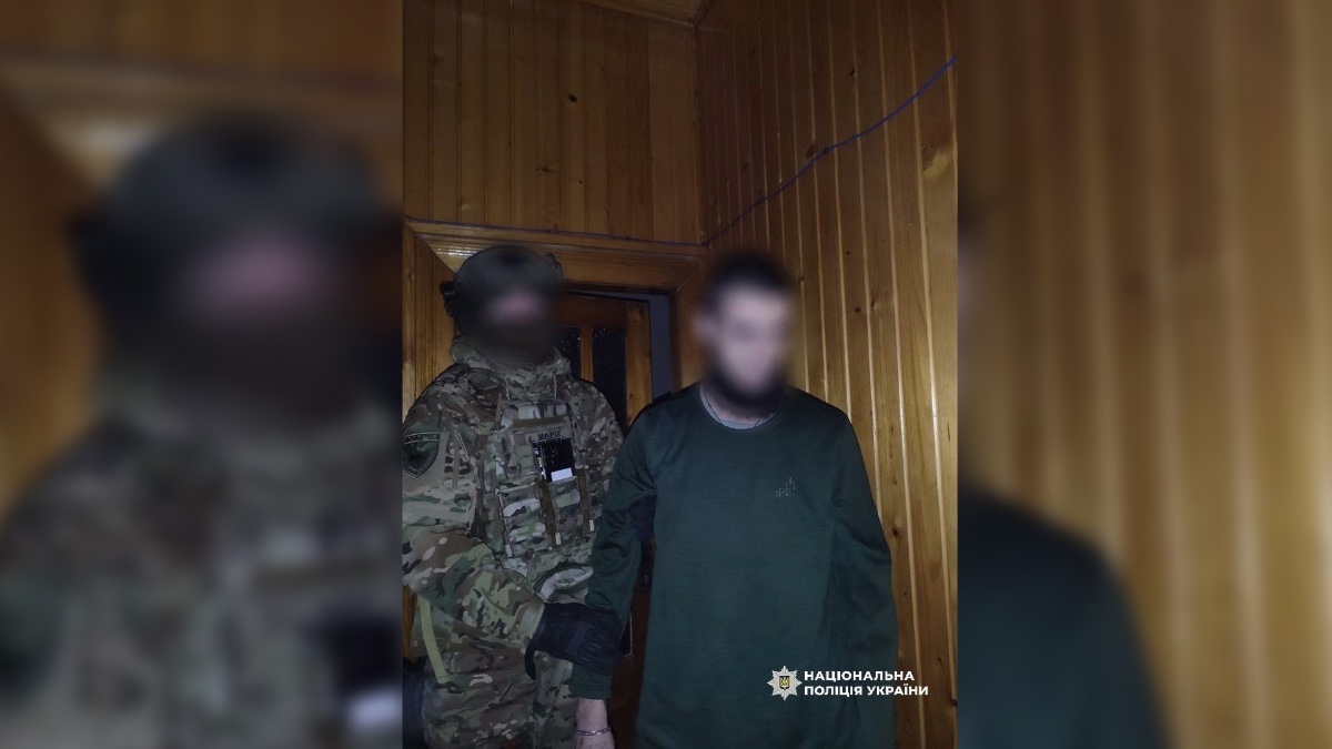 Фото до матеріалу: На Прикарпатті викрили злочинців, що вкрали 900 тисяч гривень з рахунків пенсіонерів та військових