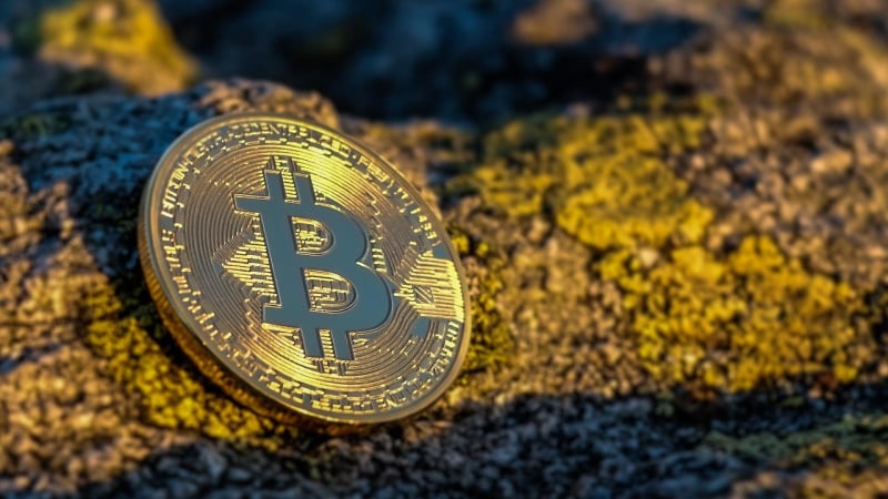 Фото до матеріалу: Біткоїн-ETF втратили $635 млн, але альткоїни можуть повернутися: що відбувається на ринку