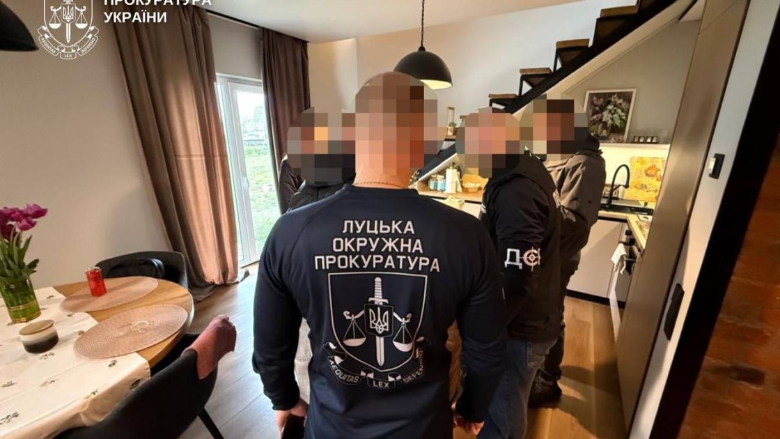 Фото до матеріалу: Чиновник Луцької міськради отримав 30 тисяч доларів за документи на видобуток надр