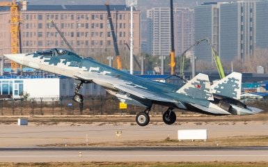 Фото до матеріалу: Генштаб підтвердив: СБС уразили російські Су-57 та Су-34 на Челябінському аеродромі
