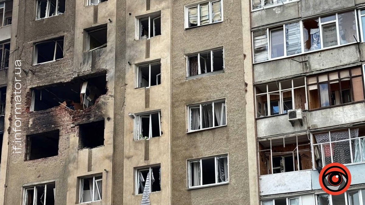 Фото до матеріалу: Ворожець обстріляв Івано-Франківськ: мешканці розповідають про влучання у житловий будинок