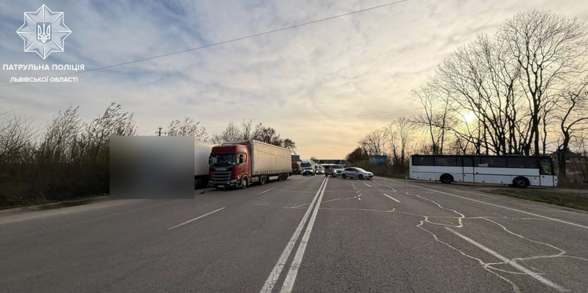 Фото до матеріалу: У Дублянах через ДТП перекрито трасу до Львова